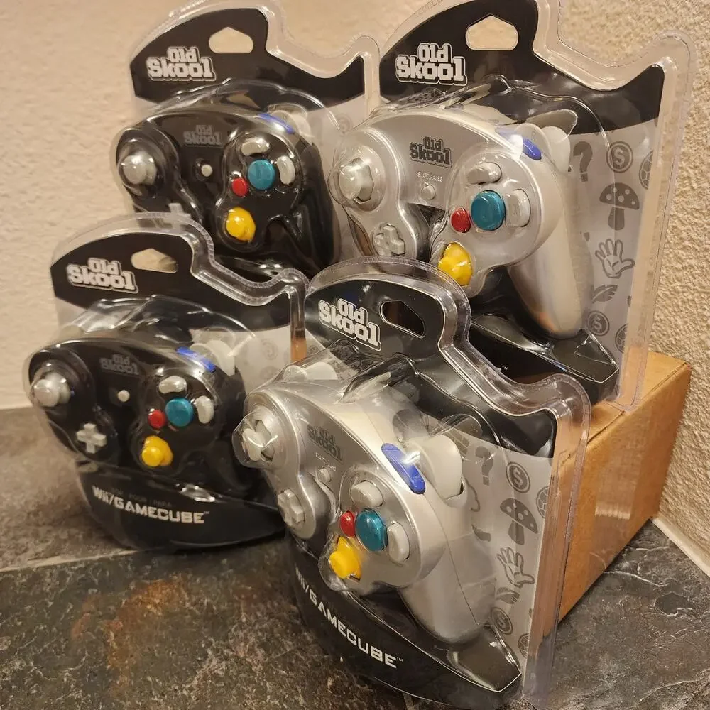4 Gamecube Controllers - Black & Silver/Platinum (NEW) - Nintendo - Old Skool